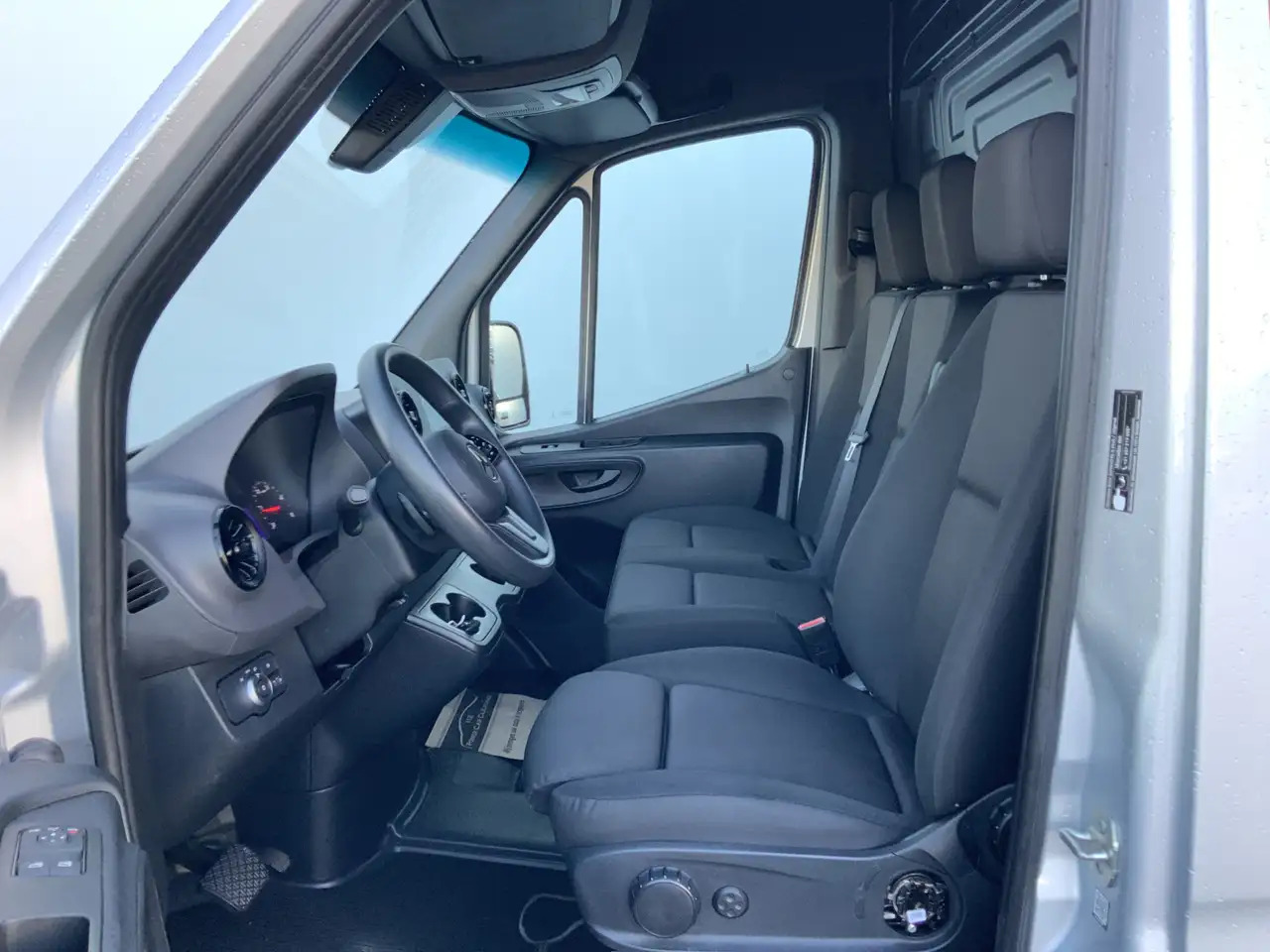 Mercedes-Benz Sprinter 315 1.9 CDI L2H2 Automaat 3 Zits Airco Navi Camera - כלי רכב מסחרי עם לוח: תמונה 4 Mercedes-Benz Sprinter 315 1.9 CDI L2H2 Automaat 3 Zits Airco Navi Camera - כלי רכב מסחרי עם לוח: תמונה 4