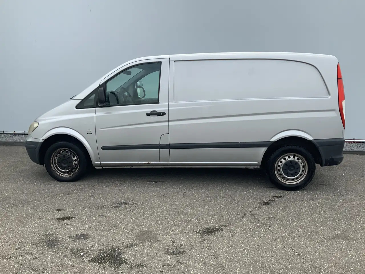 Mercedes-Benz Vito 111 CDI 320 Lang Verstuiver lek Airco Cruise 3 Zit - מכונות אחרות: תמונה 3 Mercedes-Benz Vito 111 CDI 320 Lang Verstuiver lek Airco Cruise 3 Zit - מכונות אחרות: תמונה 3