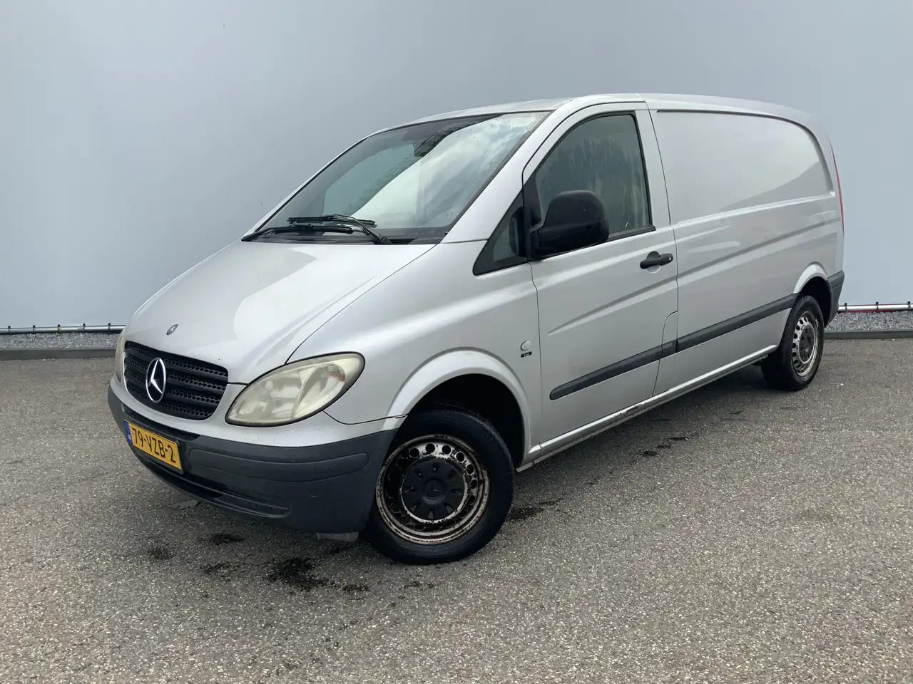 Mercedes-Benz Vito 111 CDI 320 Lang Verstuiver lek Airco Cruise 3 Zit - מכונות אחרות: תמונה 1 Mercedes-Benz Vito 111 CDI 320 Lang Verstuiver lek Airco Cruise 3 Zit - מכונות אחרות: תמונה 1