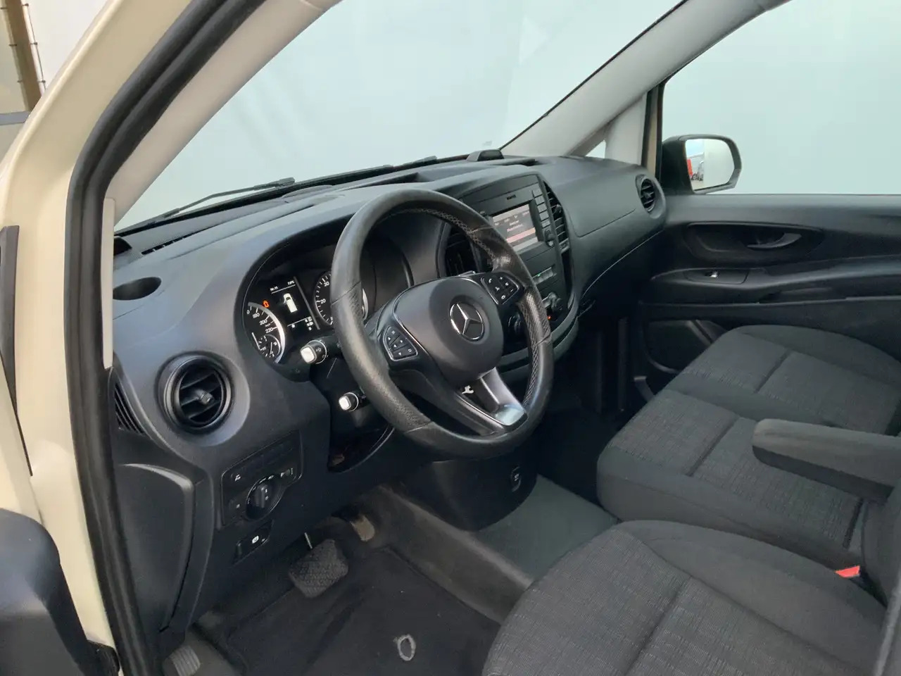 Mercedes-Benz Vito 114 CDI Extra L3 Automaat Airco Cruise Camera Trek - כלי רכב מסחרי עם לוח: תמונה 3 Mercedes-Benz Vito 114 CDI Extra L3 Automaat Airco Cruise Camera Trek - כלי רכב מסחרי עם לוח: תמונה 3