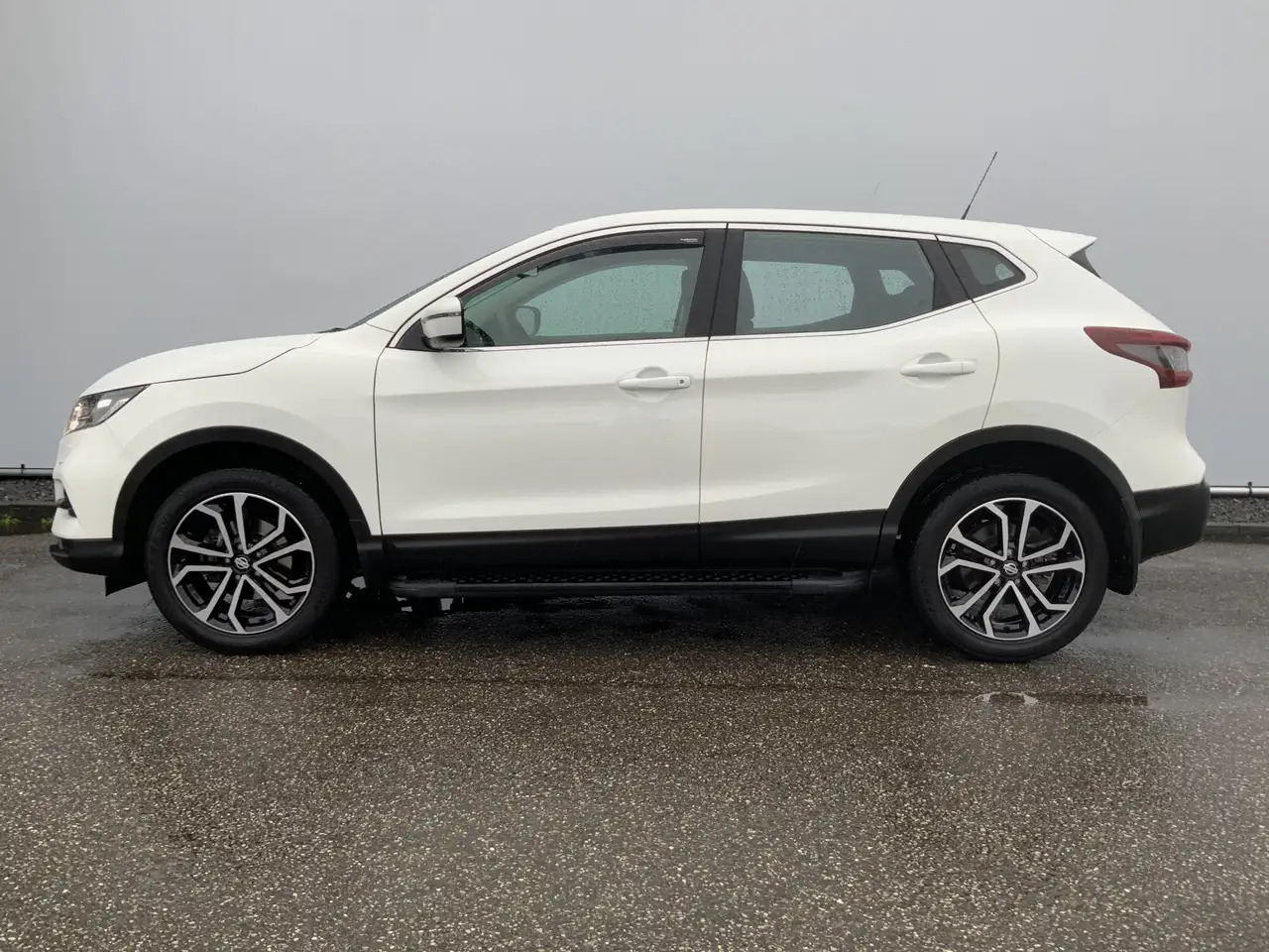 Nissan Qashqai 1.3 DIG-T Visia A SUV Airco Cruise Groot Scherm Na - SUV: תמונה 4 Nissan Qashqai 1.3 DIG-T Visia A SUV Airco Cruise Groot Scherm Na - SUV: תמונה 4