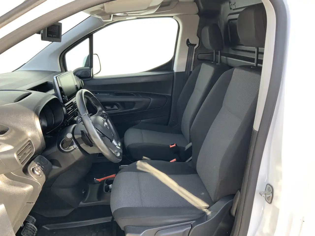 Opel Combo 1.5D L2H1 Edition Automaat Cruise Navi Airco Winte - כלי רכב מסחרי קטן: תמונה 4 Opel Combo 1.5D L2H1 Edition Automaat Cruise Navi Airco Winte - כלי רכב מסחרי קטן: תמונה 4