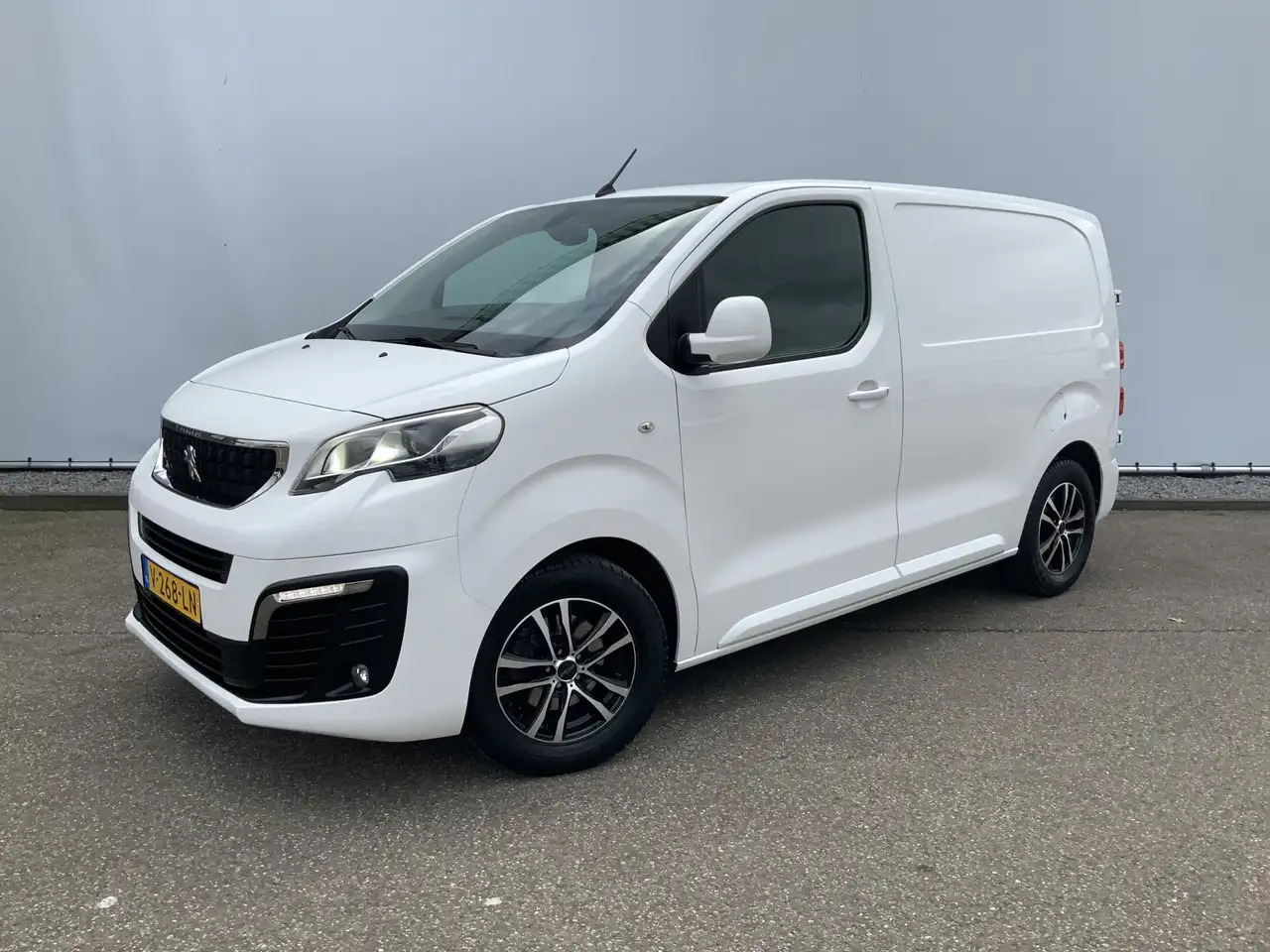 Peugeot Expert 227C 2.0 BlueHDI 150 Premium Pack Airco Cruise Cam - כלי רכב מסחרי עם לוח: תמונה 1 Peugeot Expert 227C 2.0 BlueHDI 150 Premium Pack Airco Cruise Cam - כלי רכב מסחרי עם לוח: תמונה 1