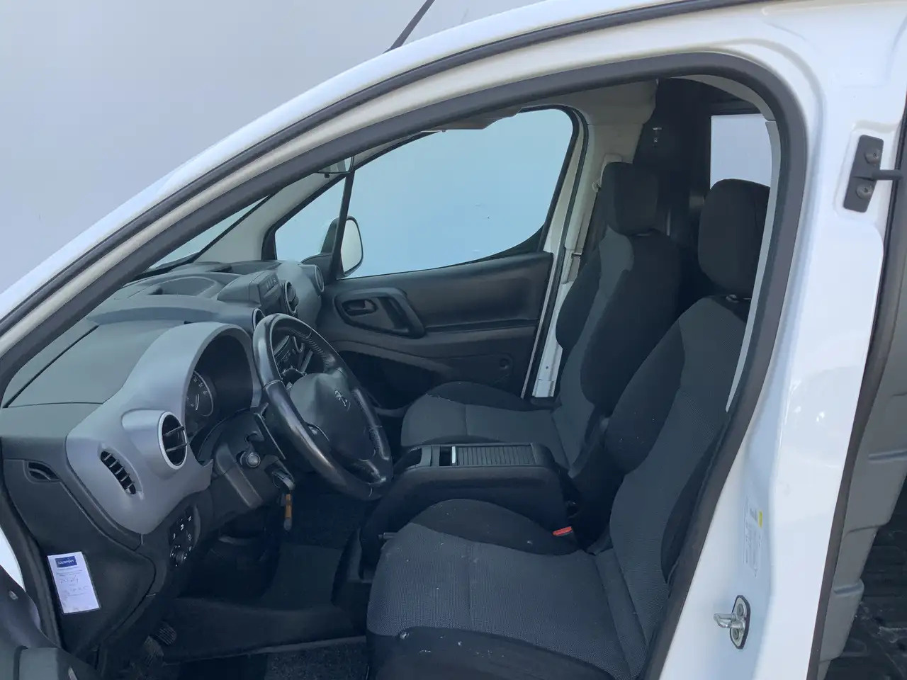 Peugeot Partner 122 1.6 BlueHDi Autom.100 L1 Premium S&S EXPORT!! - כלי רכב מסחרי קטן: תמונה 5 Peugeot Partner 122 1.6 BlueHDi Autom.100 L1 Premium S&S EXPORT!! - כלי רכב מסחרי קטן: תמונה 5