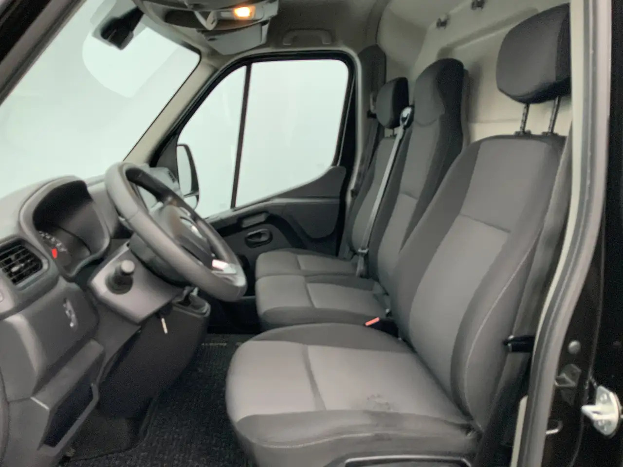 Renault Master T35 2.3 dCi 150 L2H2 Airco Cruise Camera 3 Zits Na - כלי רכב מסחרי עם לוח: תמונה 4 Renault Master T35 2.3 dCi 150 L2H2 Airco Cruise Camera 3 Zits Na - כלי רכב מסחרי עם לוח: תמונה 4