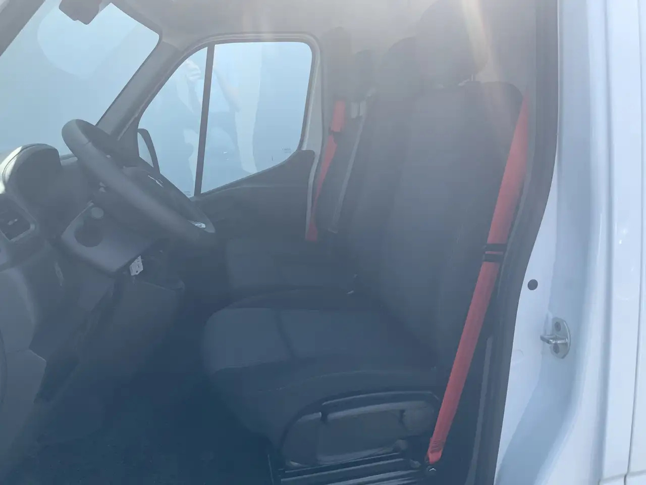 Renault Master T35 2.3 dCi 150 L2H2 Energy Work Edition Airco Cru - כלי רכב מסחרי עם לוח: תמונה 4 Renault Master T35 2.3 dCi 150 L2H2 Energy Work Edition Airco Cru - כלי רכב מסחרי עם לוח: תמונה 4
