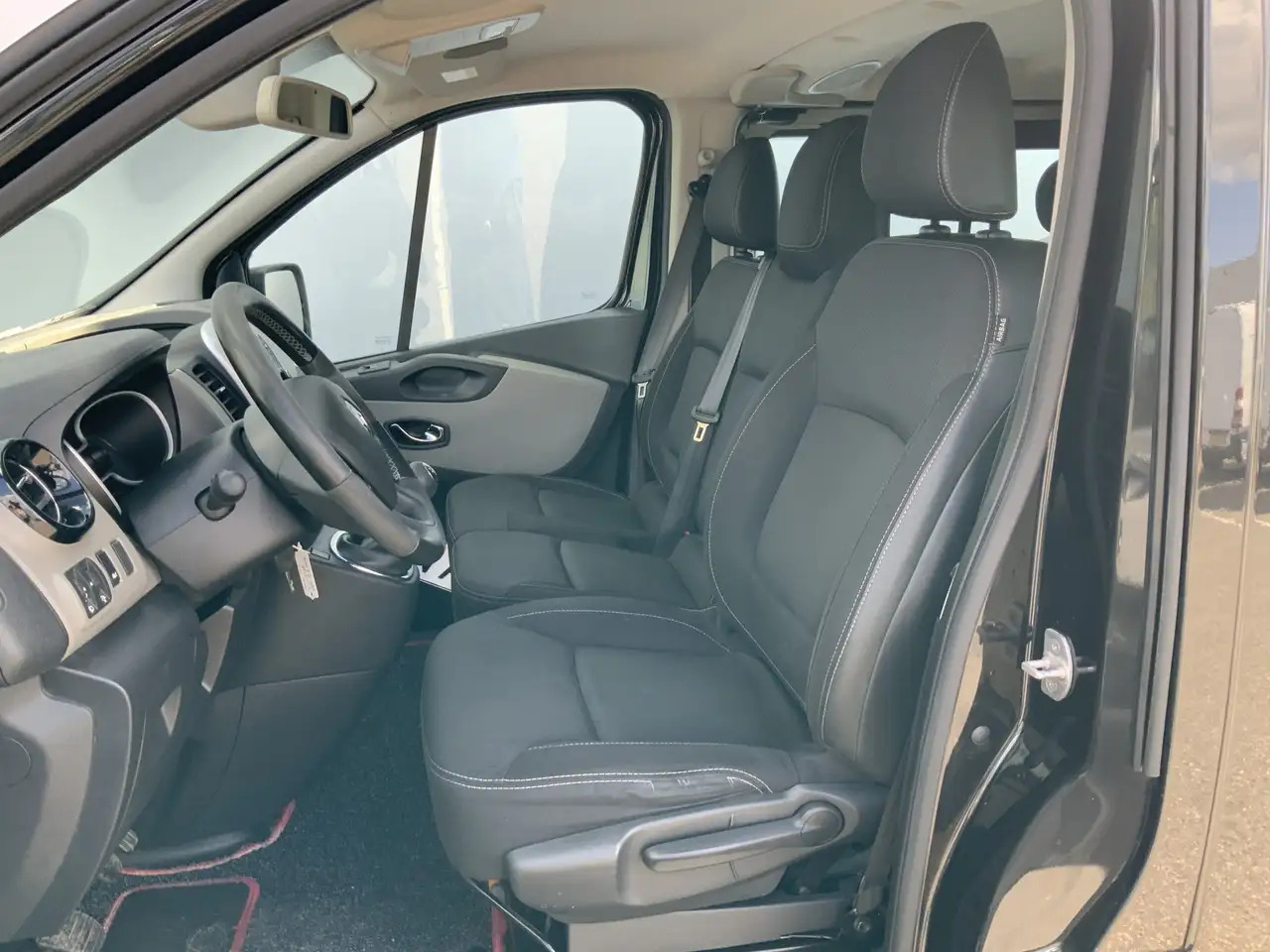 Renault Trafic 1.6 dCi T27 L1H1 Dub Cab Airco Cruise 6 Zits Alu V - כלי רכב מסחרי קומבי: תמונה 4 Renault Trafic 1.6 dCi T27 L1H1 Dub Cab Airco Cruise 6 Zits Alu V - כלי רכב מסחרי קומבי: תמונה 4