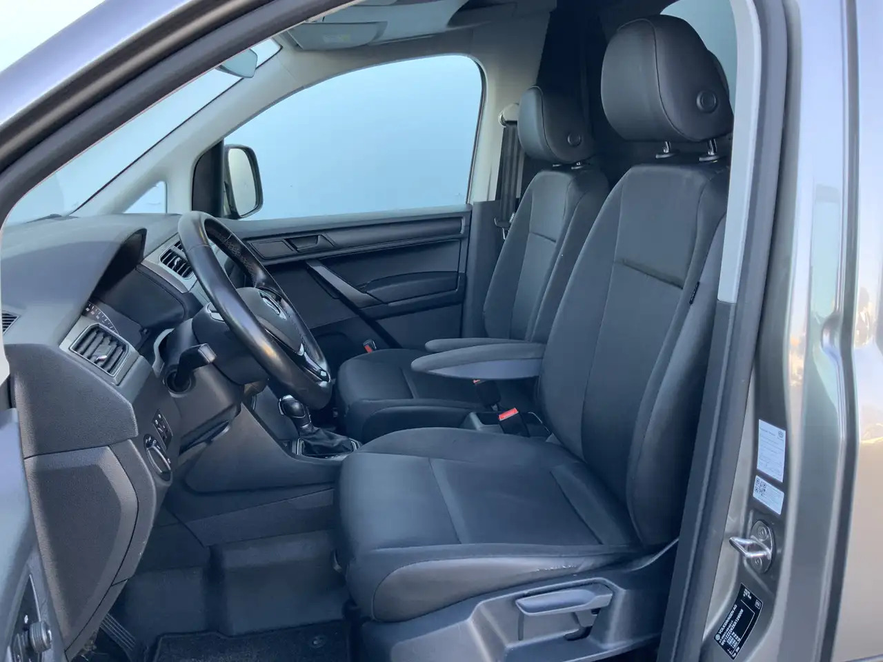 Volkswagen Caddy 2.0 TDI L2H1 150 pk DSG Maxi Excl. Edition Autom A - כלי רכב מסחרי קטן: תמונה 4 Volkswagen Caddy 2.0 TDI L2H1 150 pk DSG Maxi Excl. Edition Autom A - כלי רכב מסחרי קטן: תמונה 4