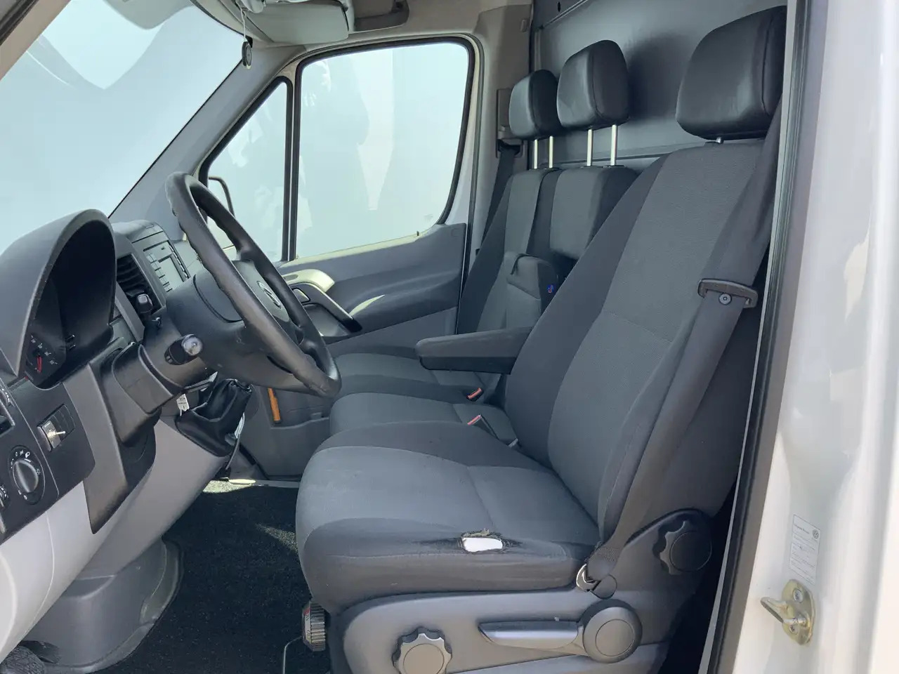 Volkswagen Crafter 35 2.0 TDI L1H1 Airco Cruise 3 Zits Trekhaak 2000 - כלי רכב מסחרי עם לוח: תמונה 4 Volkswagen Crafter 35 2.0 TDI L1H1 Airco Cruise 3 Zits Trekhaak 2000 - כלי רכב מסחרי עם לוח: תמונה 4