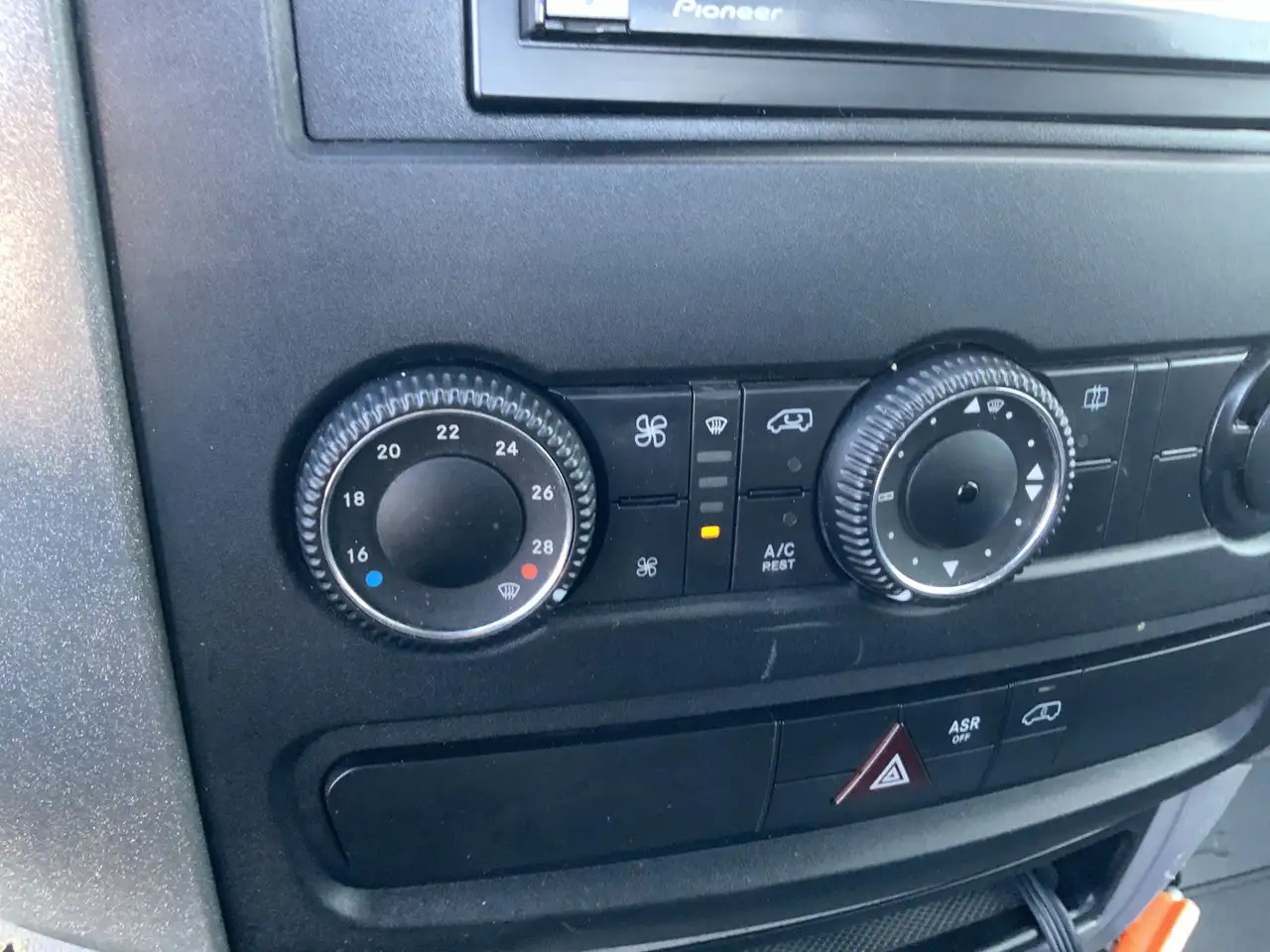 Volkswagen Crafter 50 2.0 TDI L2H1Pick Up Airco Cruise Trekhaak 3500 - כלי רכב מסחרי במיטה שטוחה: תמונה 5 Volkswagen Crafter 50 2.0 TDI L2H1Pick Up Airco Cruise Trekhaak 3500 - כלי רכב מסחרי במיטה שטוחה: תמונה 5