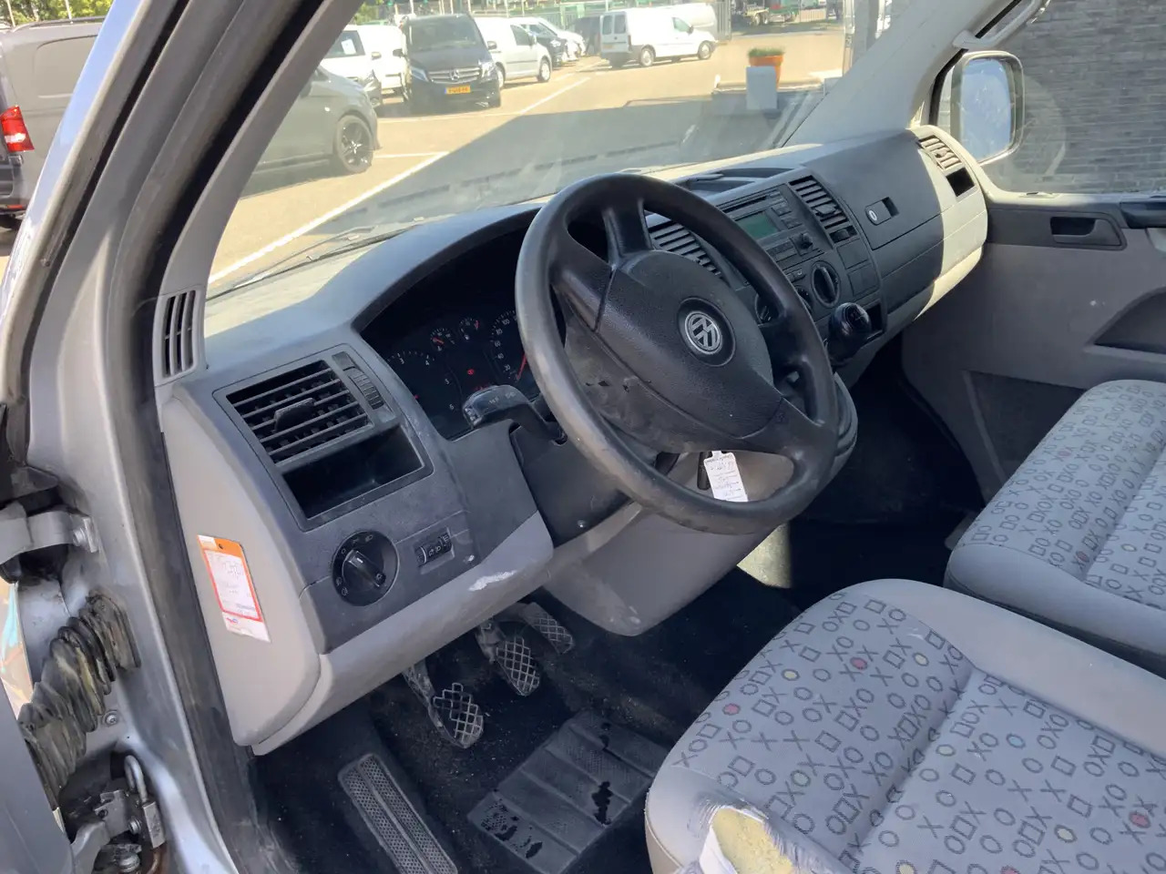 Volkswagen T5 Transporter 1.9 TDI 340 MHD (Versnellingsbak Defekt !!)Airco 3 - כלי רכב מסחרי עם לוח: תמונה 3 Volkswagen T5 Transporter 1.9 TDI 340 MHD (Versnellingsbak Defekt !!)Airco 3 - כלי רכב מסחרי עם לוח: תמונה 3