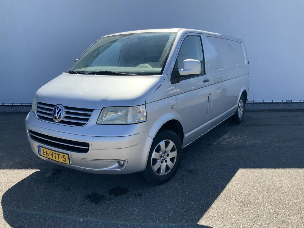 Volkswagen T5 Transporter 1.9 TDI 340 MHD (Versnellingsbak Defekt !!)Airco 3 - כלי רכב מסחרי עם לוח: תמונה 1 Volkswagen T5 Transporter 1.9 TDI 340 MHD (Versnellingsbak Defekt !!)Airco 3 - כלי רכב מסחרי עם לוח: תמונה 1