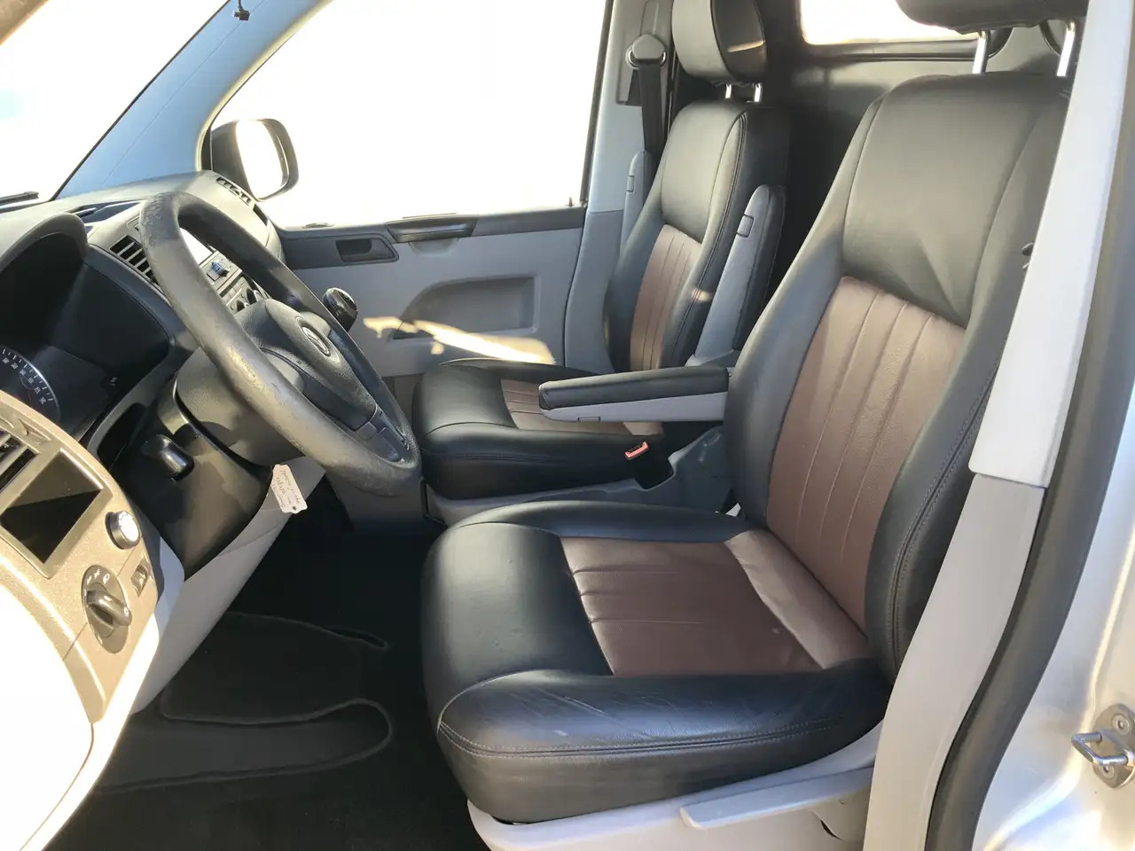 Volkswagen T5 Transporter 2.0 L1H2 Benzine Airco Navi Dub Schuifdeuren Leer - כלי רכב מסחרי עם לוח: תמונה 4 Volkswagen T5 Transporter 2.0 L1H2 Benzine Airco Navi Dub Schuifdeuren Leer - כלי רכב מסחרי עם לוח: תמונה 4