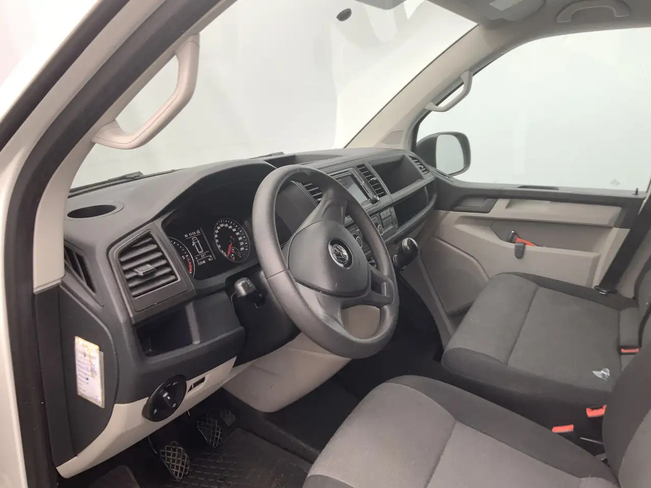 Volkswagen T6 Transporter 2.0 TDI L2H1 Airco Navi 3 Zits Alu Velg Euro 6 - כלי רכב מסחרי קטן: תמונה 5 Volkswagen T6 Transporter 2.0 TDI L2H1 Airco Navi 3 Zits Alu Velg Euro 6 - כלי רכב מסחרי קטן: תמונה 5
