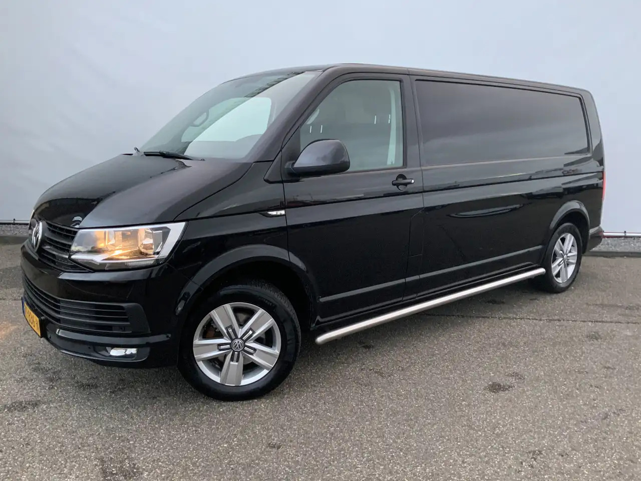 Volkswagen T6 Transporter 2.0 TDI L2H2 Highline Automaat Airco Cruise Navi A - כלי רכב מסחרי עם לוח: תמונה 1 Volkswagen T6 Transporter 2.0 TDI L2H2 Highline Automaat Airco Cruise Navi A - כלי רכב מסחרי עם לוח: תמונה 1