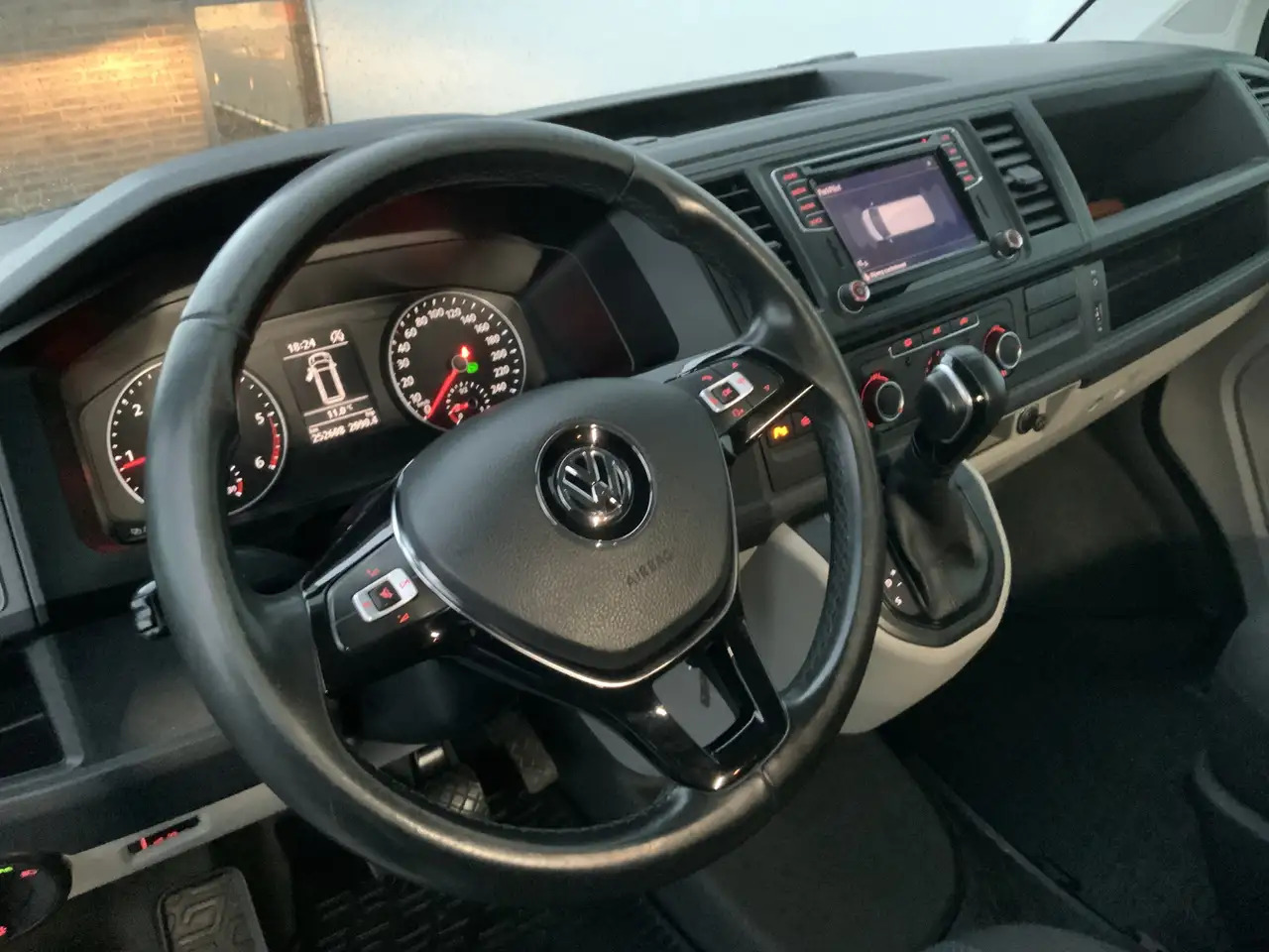 Volkswagen T6 Transporter 2.0 TDI L2H2 Highline Automaat Airco Cruise Navi A - כלי רכב מסחרי עם לוח: תמונה 5 Volkswagen T6 Transporter 2.0 TDI L2H2 Highline Automaat Airco Cruise Navi A - כלי רכב מסחרי עם לוח: תמונה 5