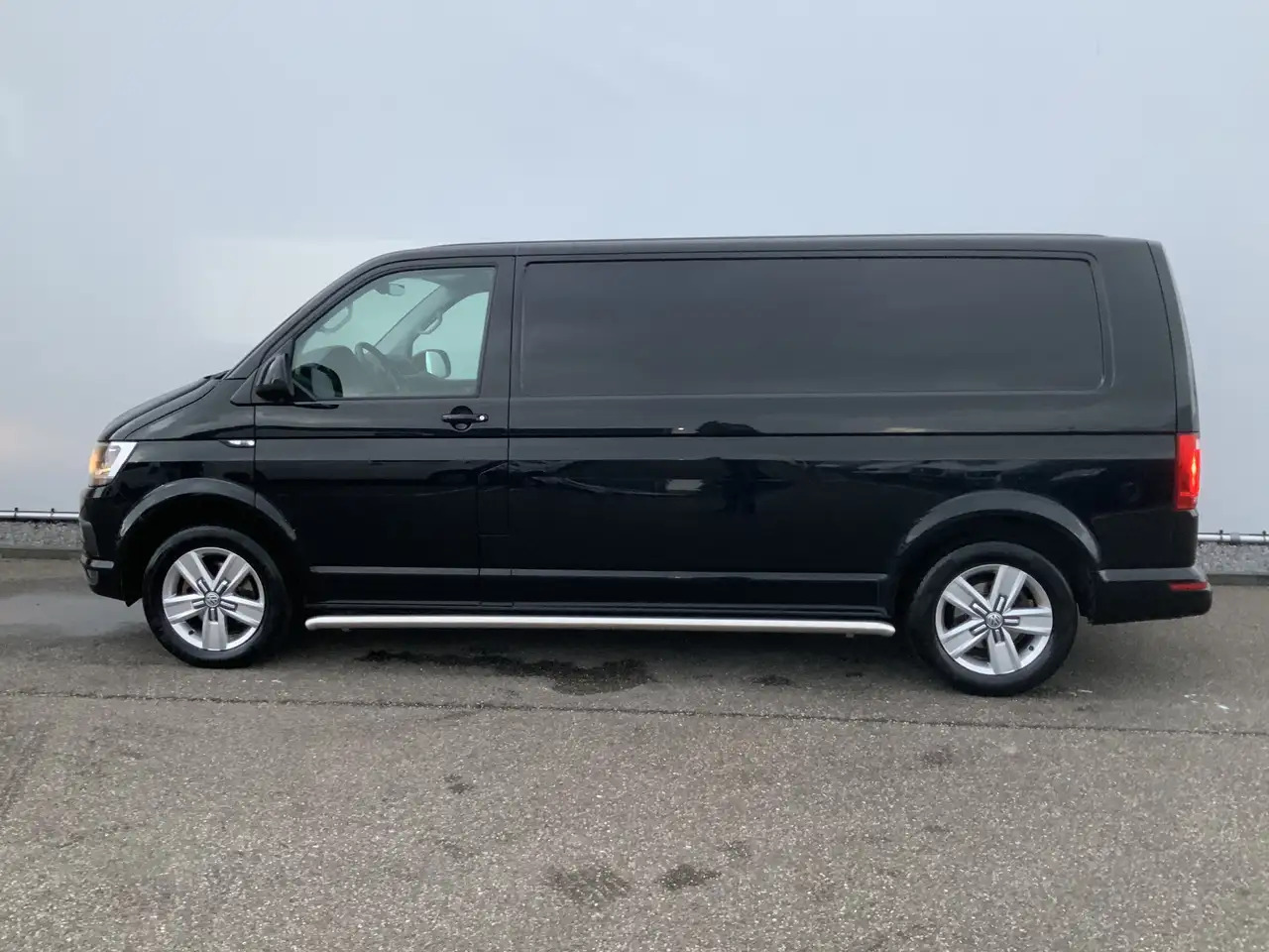Volkswagen T6 Transporter 2.0 TDI L2H2 Highline Automaat Airco Cruise Navi A - כלי רכב מסחרי עם לוח: תמונה 3 Volkswagen T6 Transporter 2.0 TDI L2H2 Highline Automaat Airco Cruise Navi A - כלי רכב מסחרי עם לוח: תמונה 3