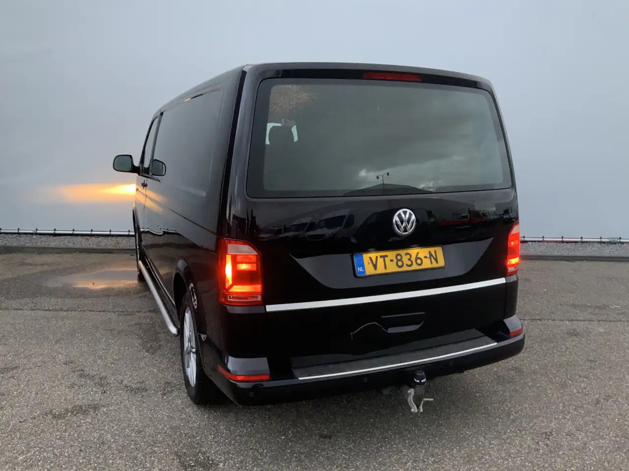 Volkswagen T6 Transporter 2.0 TDI L2H2 Highline Automaat Airco Cruise Navi A - כלי רכב מסחרי עם לוח: תמונה 2 Volkswagen T6 Transporter 2.0 TDI L2H2 Highline Automaat Airco Cruise Navi A - כלי רכב מסחרי עם לוח: תמונה 2