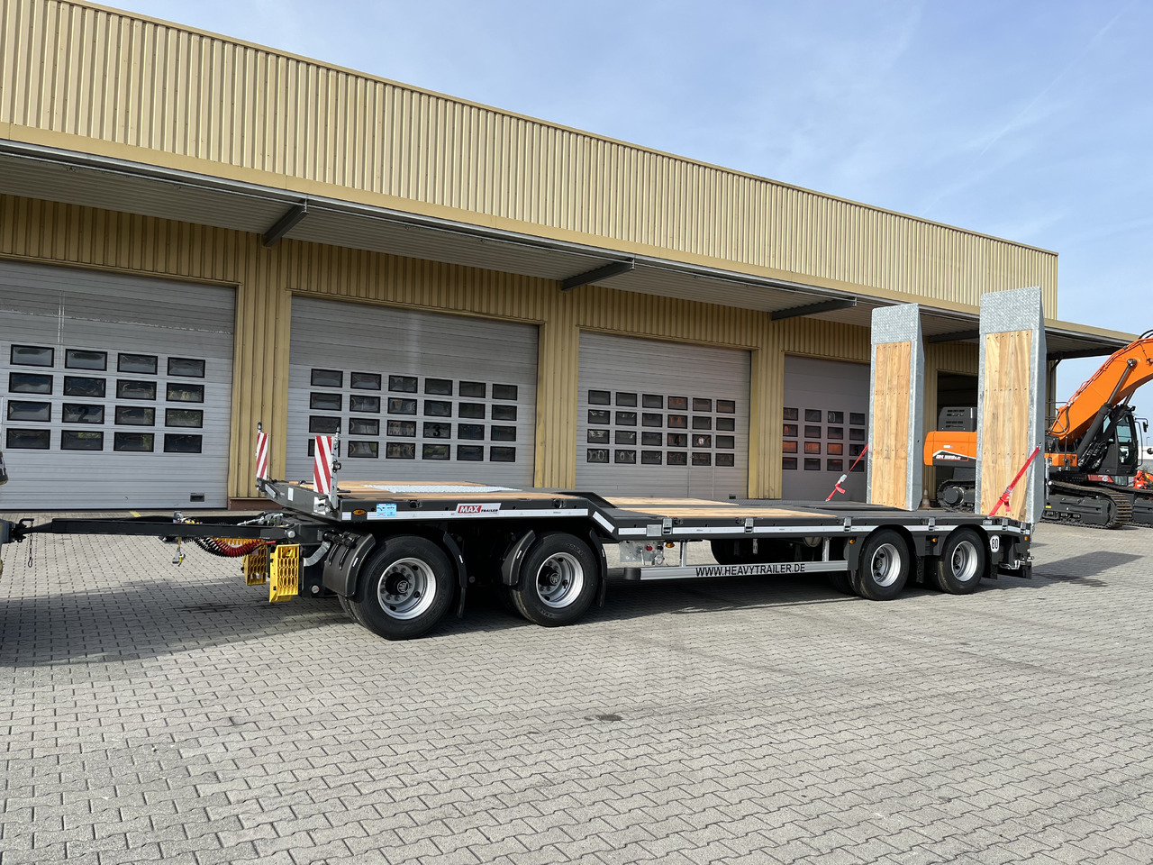 FAYMONVILLE MAX Trailer 4(2+2)-Achs-Anhänger mit hydr. Rampen - קרון נגרר עם מטען נמוך: תמונה 3 FAYMONVILLE MAX Trailer 4(2+2)-Achs-Anhänger mit hydr. Rampen - קרון נגרר עם מטען נמוך: תמונה 3