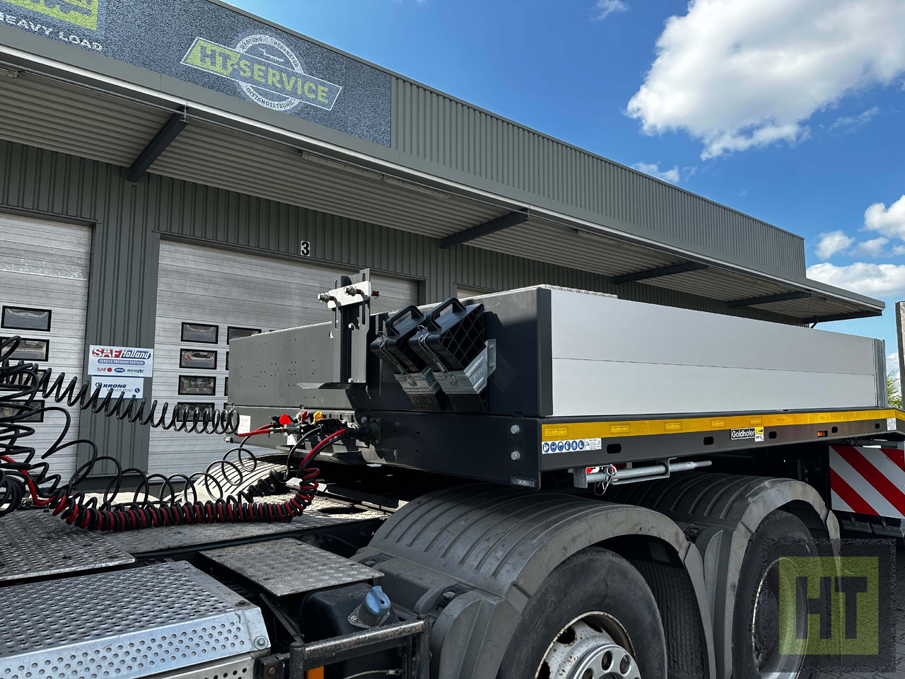 Goldhofer 4-Achs-Tele-Semi mit hydr. Doppelklapprampen - סמיטריילר עם מטען נמוך: תמונה 2 Goldhofer 4-Achs-Tele-Semi mit hydr. Doppelklapprampen - סמיטריילר עם מטען נמוך: תמונה 2