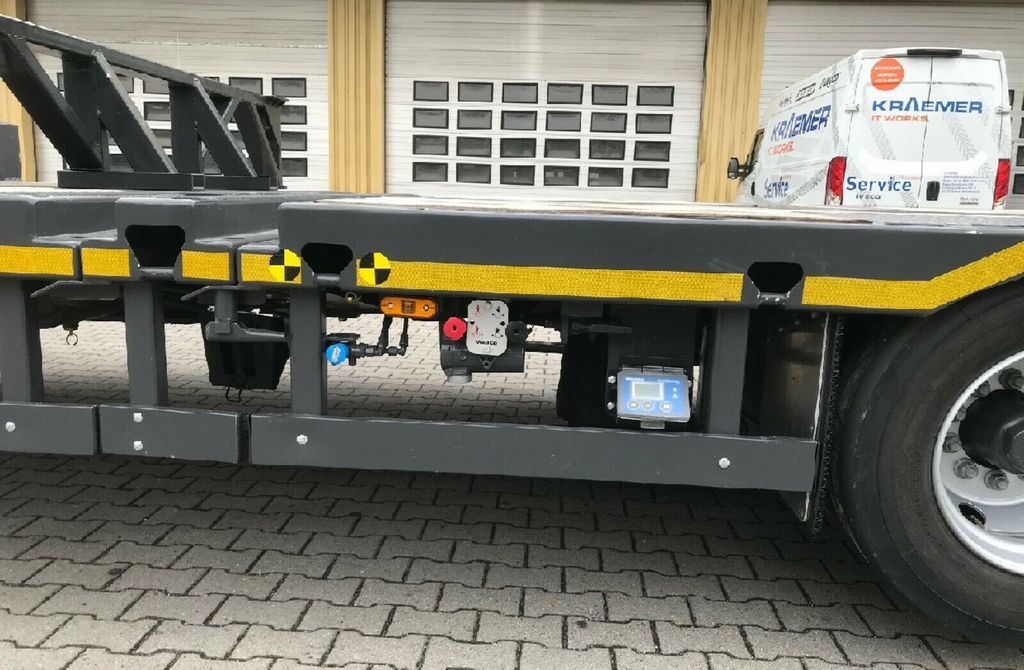 Meusburger 3-Achs-Semi-Satteltieflader Roadrunner Industrie - סמיטריילר עם מטען נמוך: תמונה 4 Meusburger 3-Achs-Semi-Satteltieflader Roadrunner Industrie - סמיטריילר עם מטען נמוך: תמונה 4