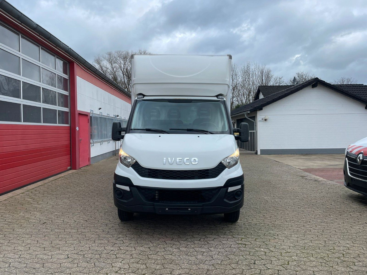 Iveco Daily Koffer 4.2m Ladebordwand Dhollandia Klima - כלי רכב מסחרי עם תיבה: תמונה 2 Iveco Daily Koffer 4.2m Ladebordwand Dhollandia Klima - כלי רכב מסחרי עם תיבה: תמונה 2