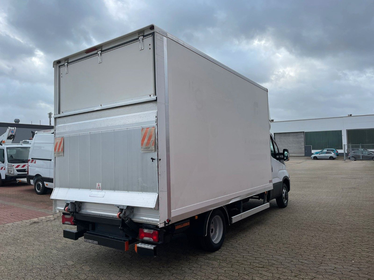 Iveco Daily Koffer 4.2m Ladebordwand Dhollandia Klima - כלי רכב מסחרי עם תיבה: תמונה 4 Iveco Daily Koffer 4.2m Ladebordwand Dhollandia Klima - כלי רכב מסחרי עם תיבה: תמונה 4