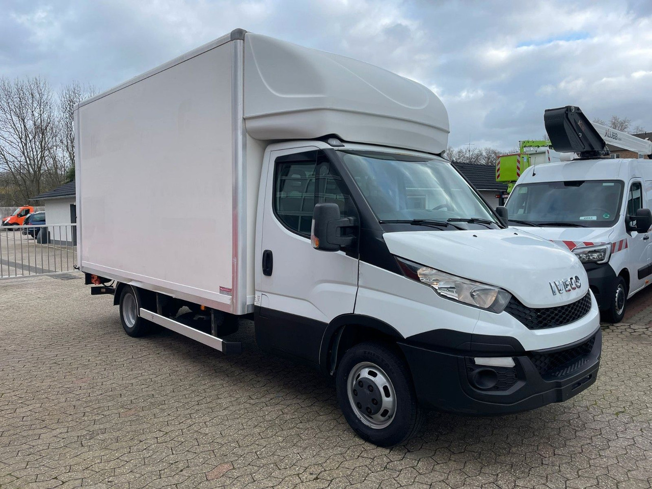 Iveco Daily Koffer 4.2m Ladebordwand Dhollandia Klima - כלי רכב מסחרי עם תיבה: תמונה 3 Iveco Daily Koffer 4.2m Ladebordwand Dhollandia Klima - כלי רכב מסחרי עם תיבה: תמונה 3