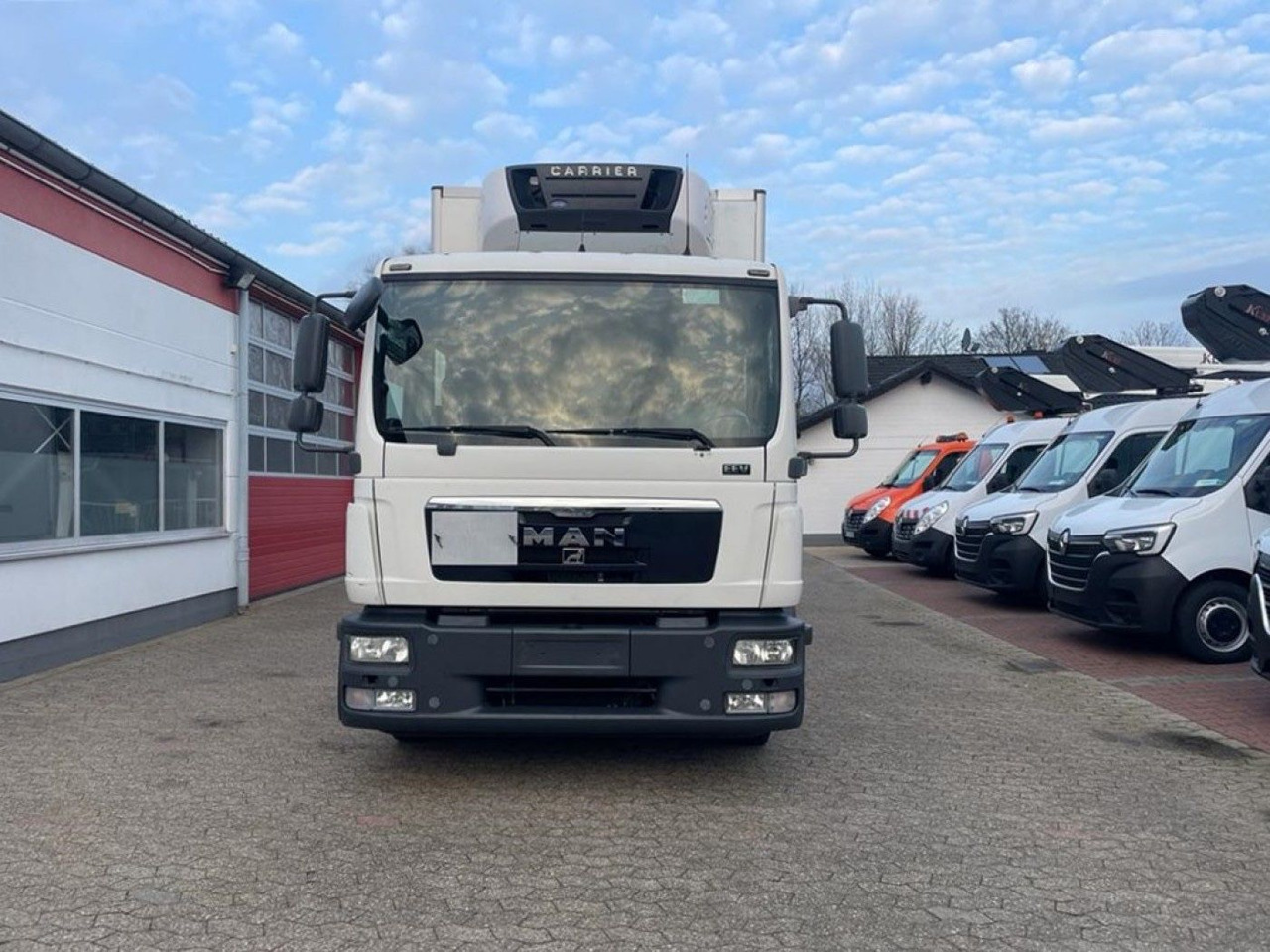 MAN TGL 10.220 Doka Möbelkoffer Umzug Fahrzeug - משאית תיבה: תמונה 2 MAN TGL 10.220 Doka Möbelkoffer Umzug Fahrzeug - משאית תיבה: תמונה 2
