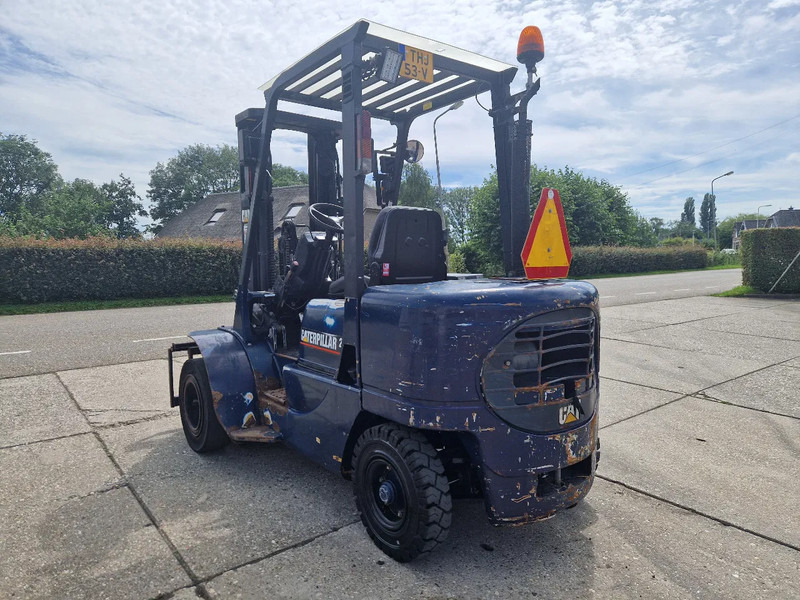 Caterpillar DP25K met breed vorkenbord - מלגזת סולר: תמונה 3 Caterpillar DP25K met breed vorkenbord - מלגזת סולר: תמונה 3