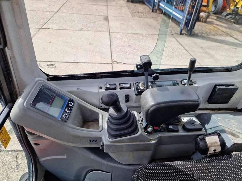 מיני מחפר Takeuchi TB216 met 2089 uur: תמונה 10