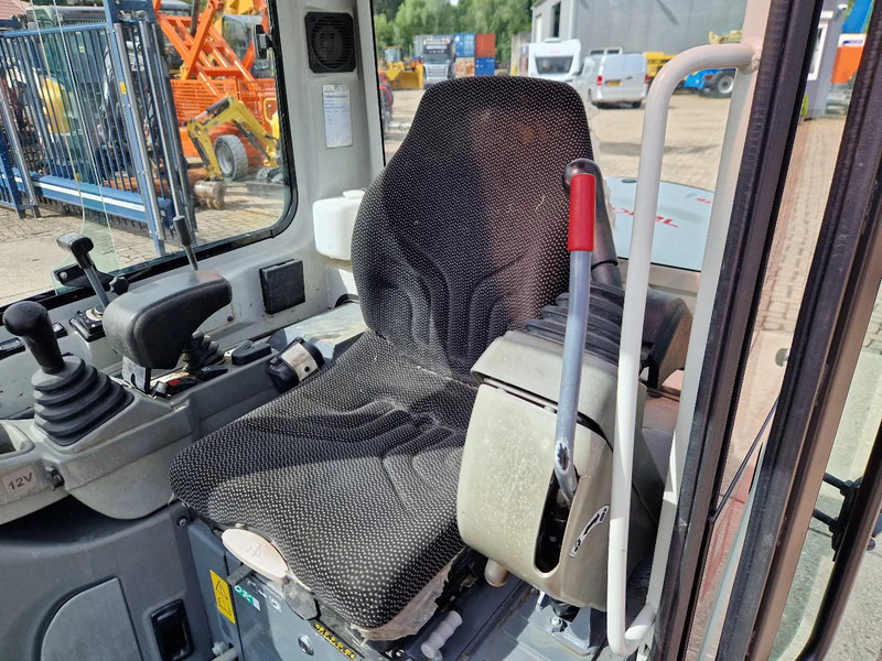 מיני מחפר Takeuchi TB216 met 2089 uur: תמונה 8