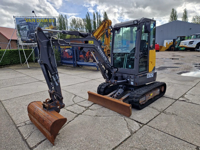 Volvo ECR25D met 2562 uur - מיני מחפר: תמונה 1 Volvo ECR25D met 2562 uur - מיני מחפר: תמונה 1