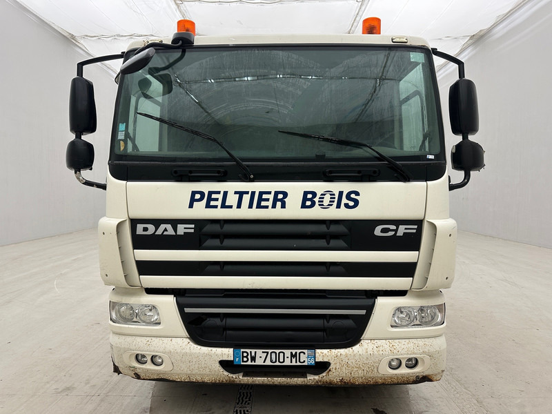 DAF CF65.250 - משאית צד נופל/ שטוחה, משאית מנוף: תמונה 2 DAF CF65.250 - משאית צד נופל/ שטוחה, משאית מנוף: תמונה 2