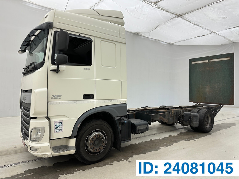 DAF XF 460 Space Cab* - משאית עם שלדת תא: תמונה 1 DAF XF 460 Space Cab* - משאית עם שלדת תא: תמונה 1