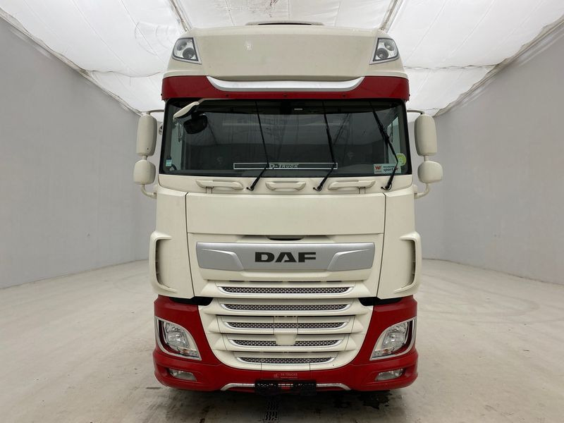 DAF XF105.530 Super Space Cab - יחידת טרקטור: תמונה 2 DAF XF105.530 Super Space Cab - יחידת טרקטור: תמונה 2