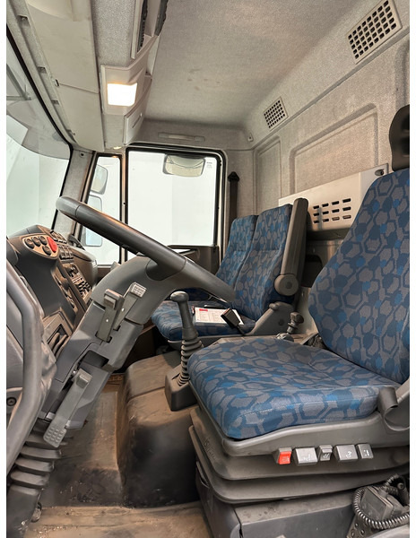 Interior photo 3: משאית תיבה Iveco Eurocargo 100E18