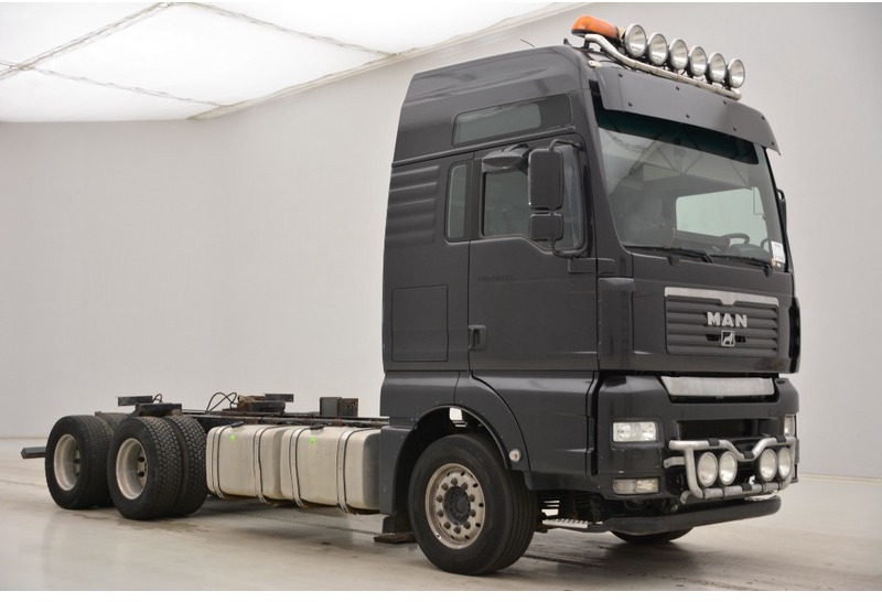 MAN TGA 28.530 - 6x2 - משאית עם שלדת תא: תמונה 3 MAN TGA 28.530 - 6x2 - משאית עם שלדת תא: תמונה 3