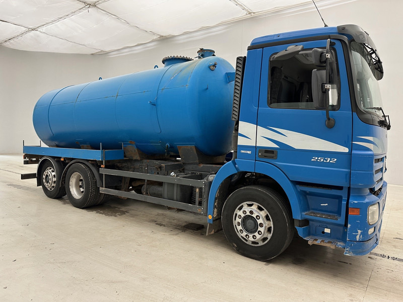 Mercedes-Benz Actros 2532 - 6x2 - משאית מכל: תמונה 3 Mercedes-Benz Actros 2532 - 6x2 - משאית מכל: תמונה 3