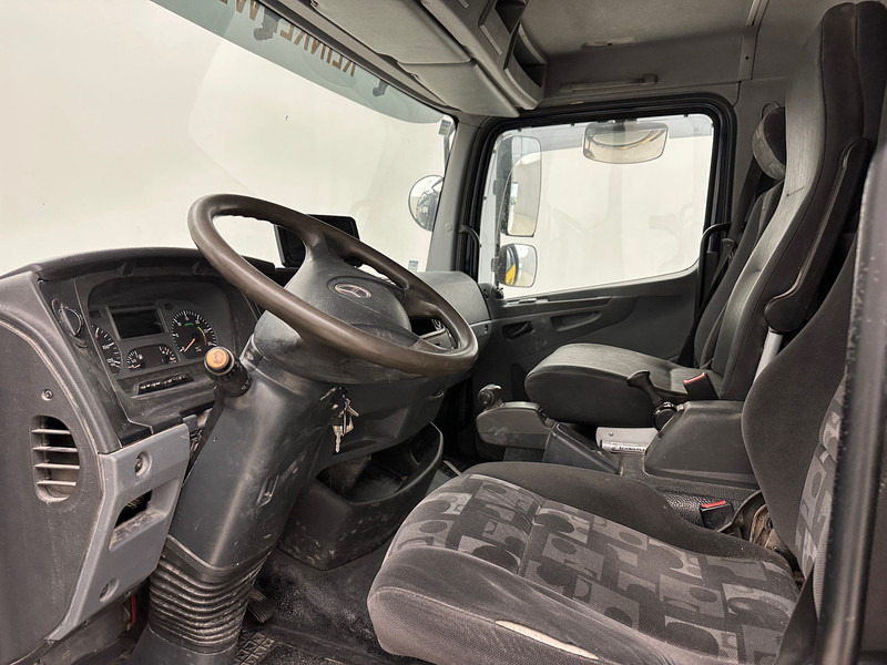 Interior photo 1: משאית תיבה Mercedes-Benz Atego 1218