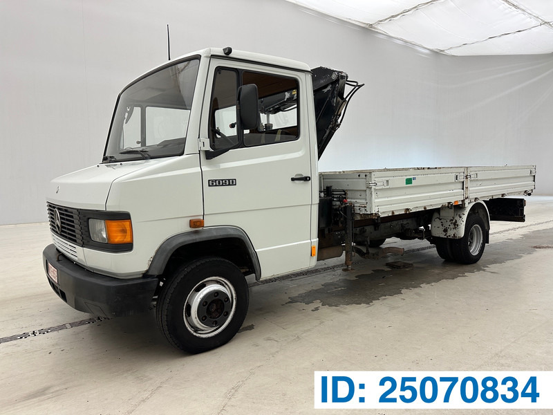 Mercedes-Benz Ecoliner 609D - משאית צד נופל/ שטוחה, משאית מנוף: תמונה 1 Mercedes-Benz Ecoliner 609D - משאית צד נופל/ שטוחה, משאית מנוף: תמונה 1