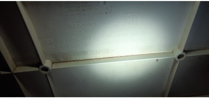 Renault 5010578640 5010578640 - גריל עבור משאית: תמונה 2 Renault 5010578640 5010578640 - גריל עבור משאית: תמונה 2