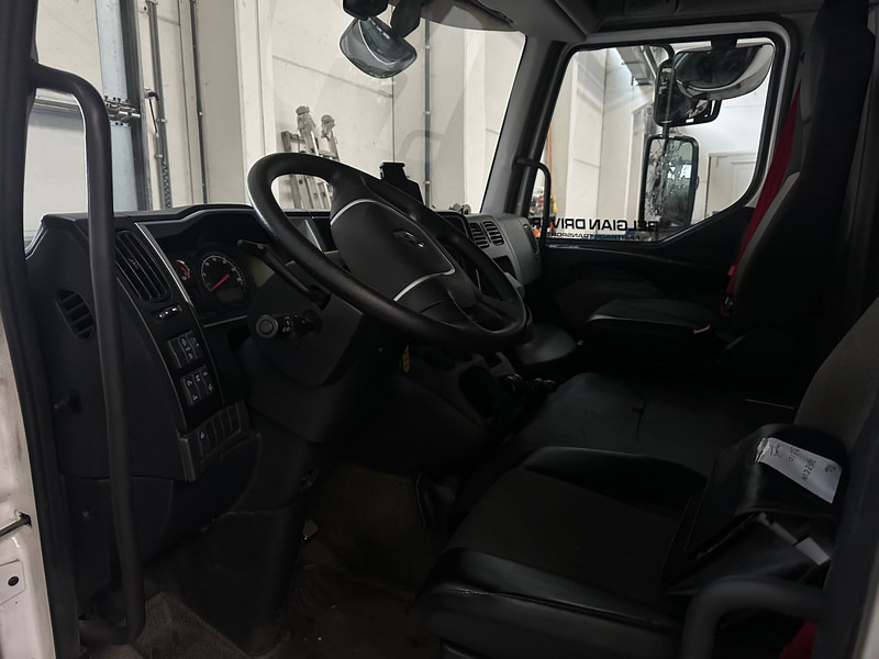 Renault D240 - משאית תיבה: תמונה 5 Renault D240 - משאית תיבה: תמונה 5