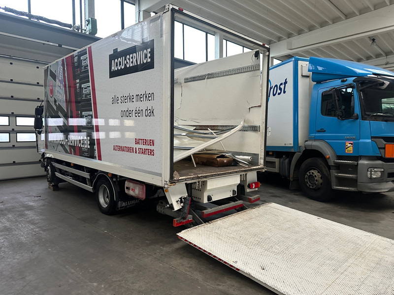 Renault D240 - משאית תיבה: תמונה 2 Renault D240 - משאית תיבה: תמונה 2