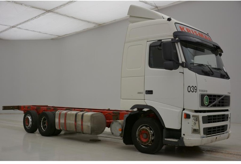 Volvo FH12.380 - 6x2 Globetrotter* - משאית עם שלדת תא: תמונה 2 Volvo FH12.380 - 6x2 Globetrotter* - משאית עם שלדת תא: תמונה 2
