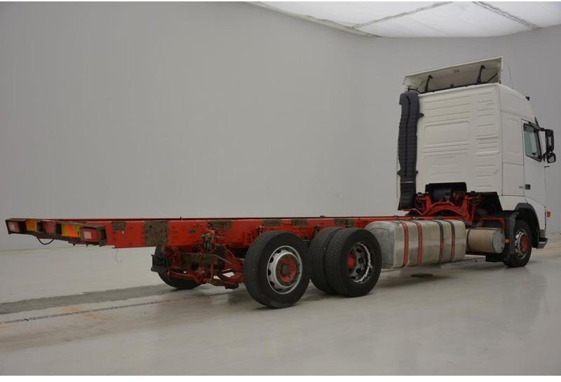 Volvo FH12.380 - 6x2 Globetrotter* - משאית עם שלדת תא: תמונה 4 Volvo FH12.380 - 6x2 Globetrotter* - משאית עם שלדת תא: תמונה 4