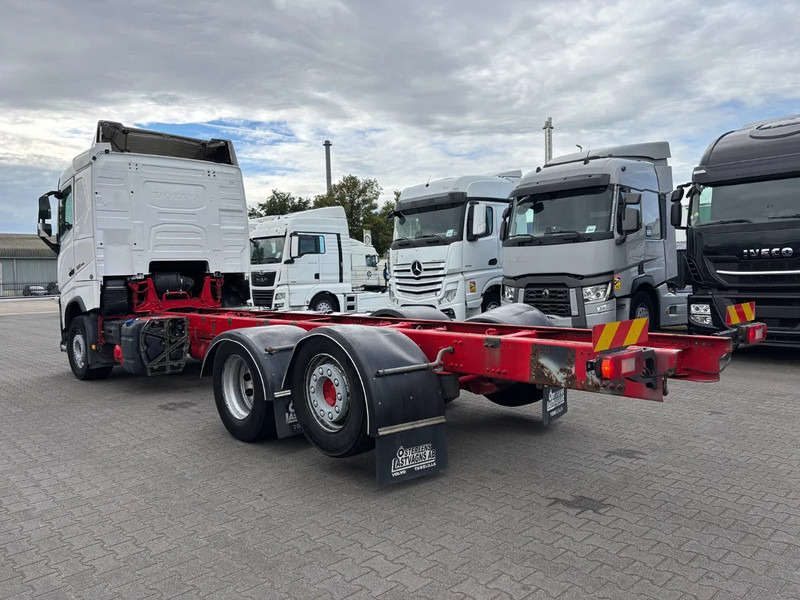 Volvo FH 500 6X2 Euro 6 - משאית עם שלדת תא: תמונה 3 Volvo FH 500 6X2 Euro 6 - משאית עם שלדת תא: תמונה 3