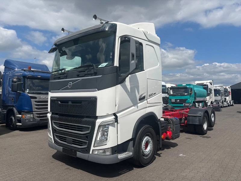 Volvo FH 500 6X2 Euro 6 - משאית עם שלדת תא: תמונה 1 Volvo FH 500 6X2 Euro 6 - משאית עם שלדת תא: תמונה 1