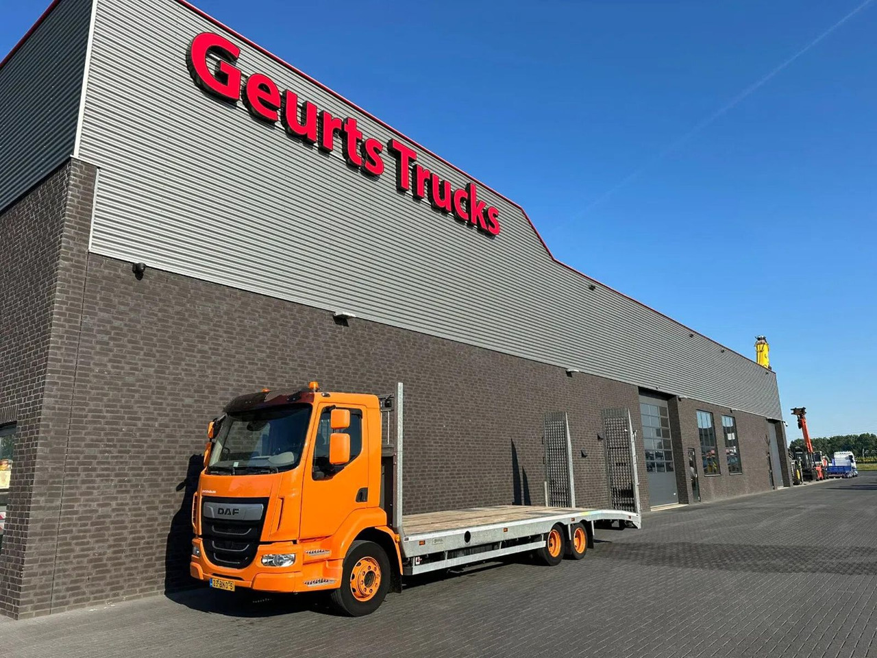 DAF LF OPRIJ 23-82 V OPRIJWAGEN / MACHINE TRANSPORTE - משאית הובלה אוטומטית: תמונה 2 DAF LF OPRIJ 23-82 V OPRIJWAGEN / MACHINE TRANSPORTE - משאית הובלה אוטומטית: תמונה 2
