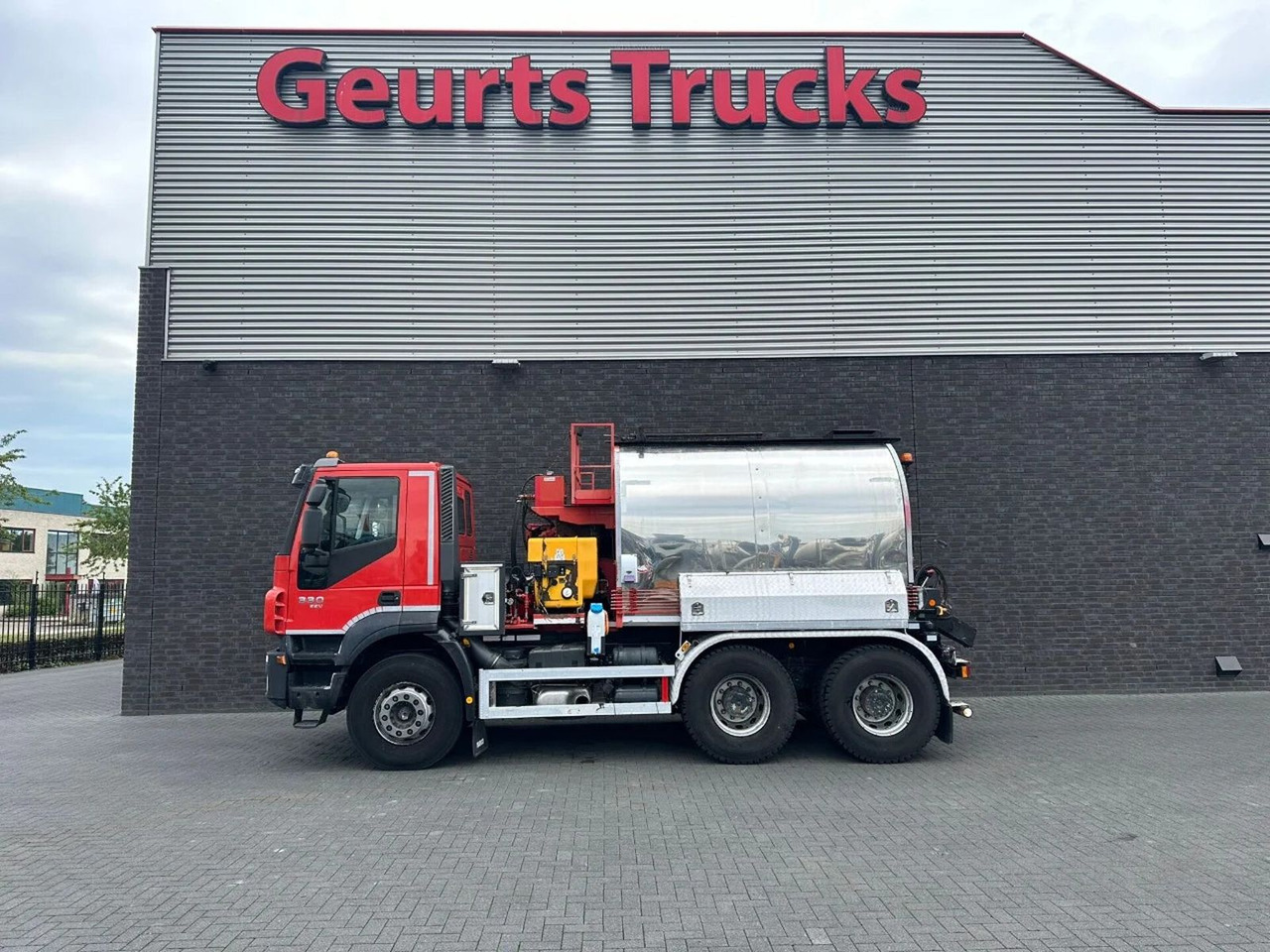 Iveco Trakker 330 6X4 LINNHOFF& HENNE AWÖL 600 6M3 ASF - משאית: תמונה 1 Iveco Trakker 330 6X4 LINNHOFF& HENNE AWÖL 600 6M3 ASF - משאית: תמונה 1